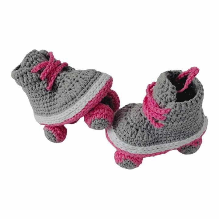 Gehäkelte Babyschuhe Mit Rollschuhen, Geschenk Zur Geburt, Retro-Babyschuhe, Foto-Requisite Für Roller-Derby-Babys, Handgefertigte Rollschuhe von KnittingARTwork