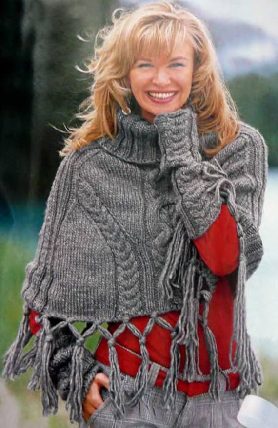 Poncho Mit Polokragen Und Ärmeln, Poncho, Polokragen, Handgeknüpfter Manschettenknöpfen Poncho Mit Polokragen Und Ärmeln, Poncho, Polokragen, Handgeknüpfter Manschettenknöpfen von KnittingAlexBoutique