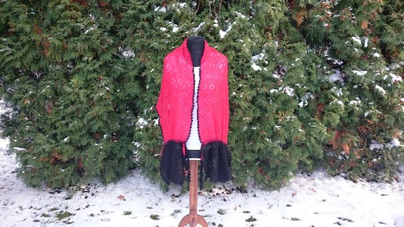 Handgemachter Gehäkelter Schal "'rot & Schwarz'' von KnittingByRasuva