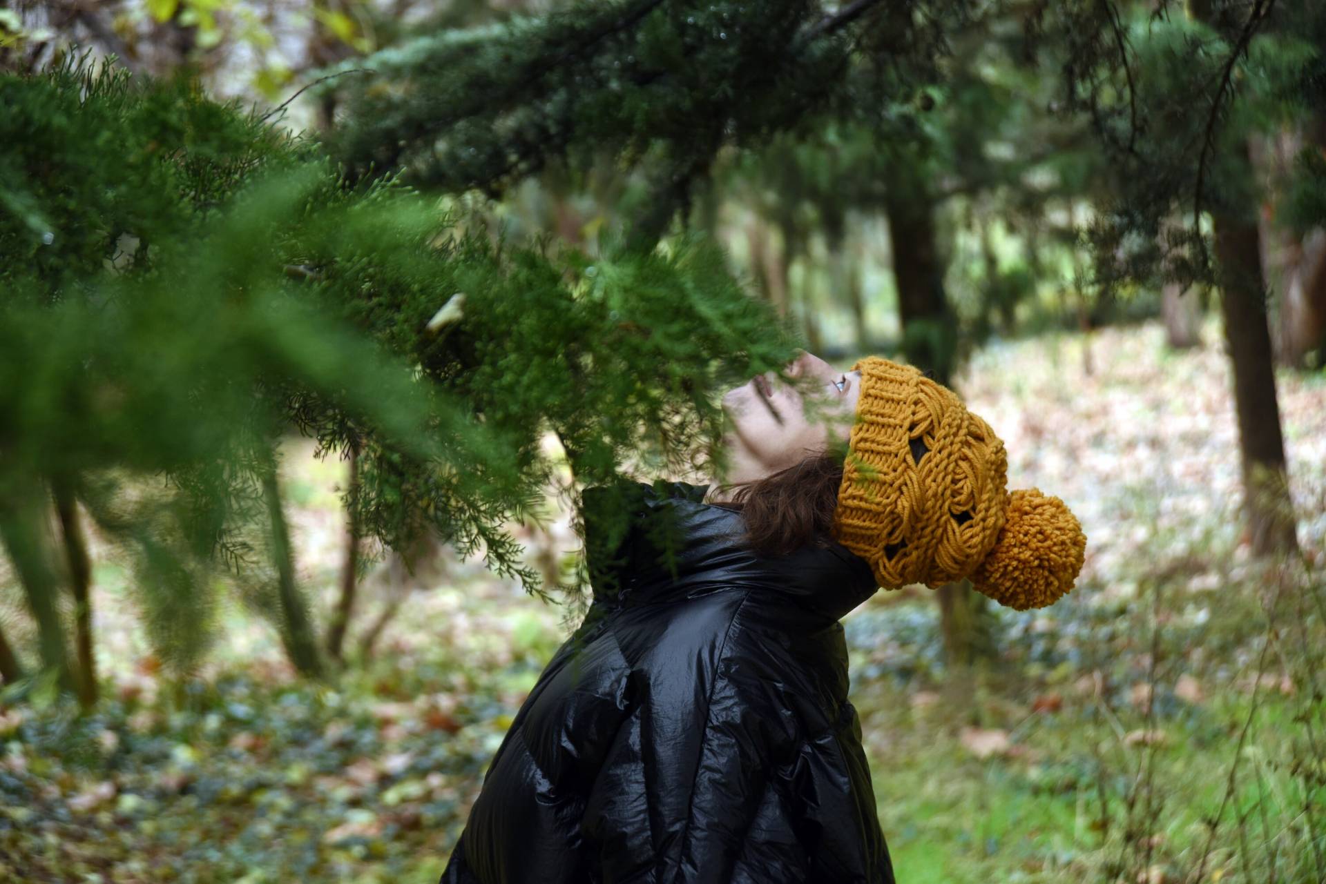 Gelb Grün Große Bommel Wolle Interessante Muster Handgestrickte Mütze von KnittingNinjasLab