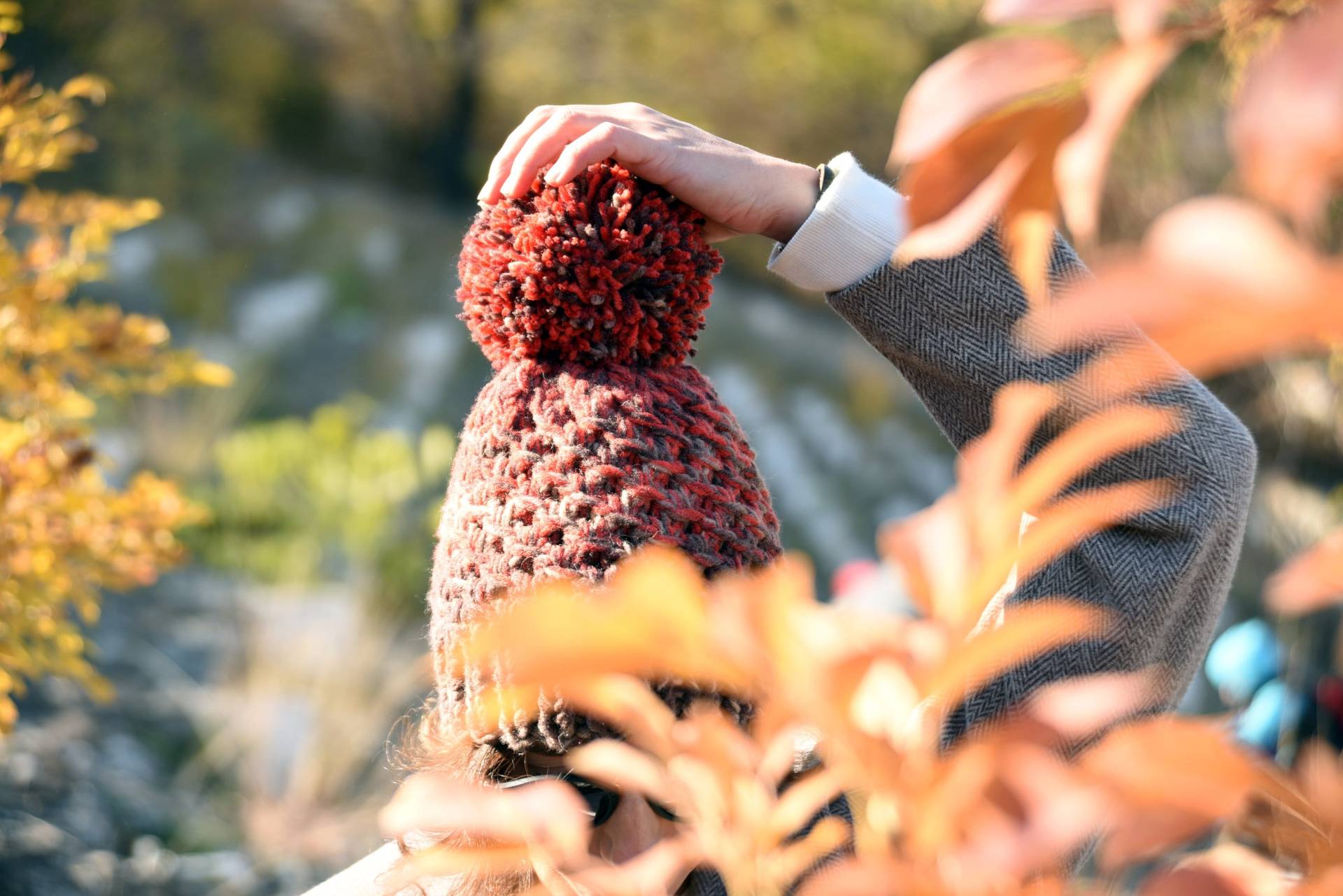 Wolle Melange Bommel Farbige Handgestrickte Warme Winter Mütze von KnittingNinjasLab