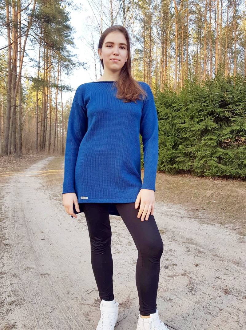 Blauer Merino Wollpullover Großer Strickpullover Mit U-Boot-Ausschnitt von KnittingmaniaStudio