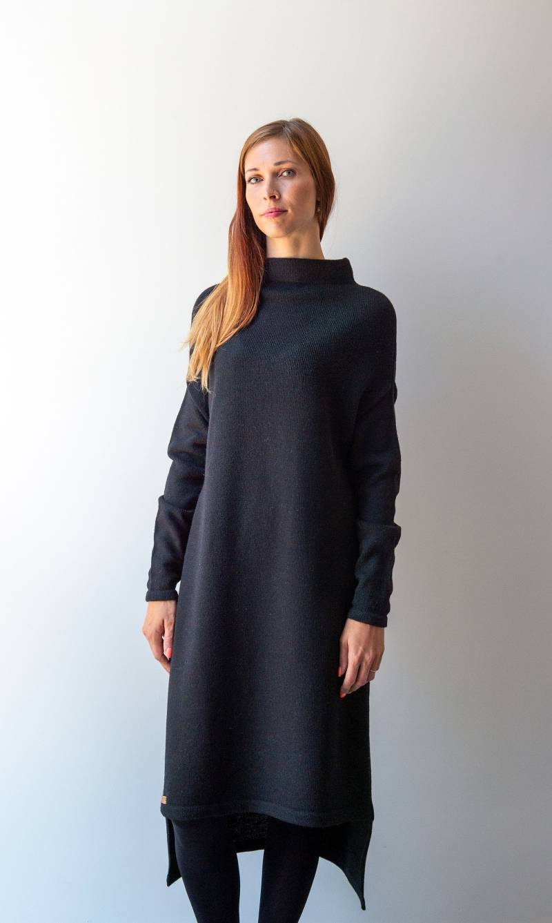 Cape Sweater Kleid, Stehkragen Kleid Aus Merinowolle Mit Sehr Langen Ärmeln, Warmes Winterkleid, Langer Rollkragenpullover Für Den Winter von KnittingmaniaStudio