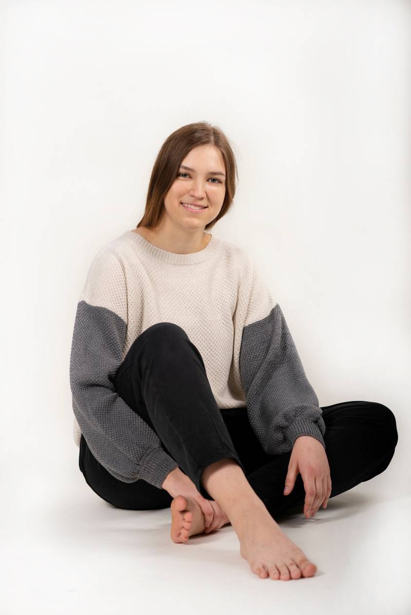 Oversized Pullover Aus Merinowolle Zweifarbiger Mit Baggy-Ärmeln von KnittingmaniaStudio