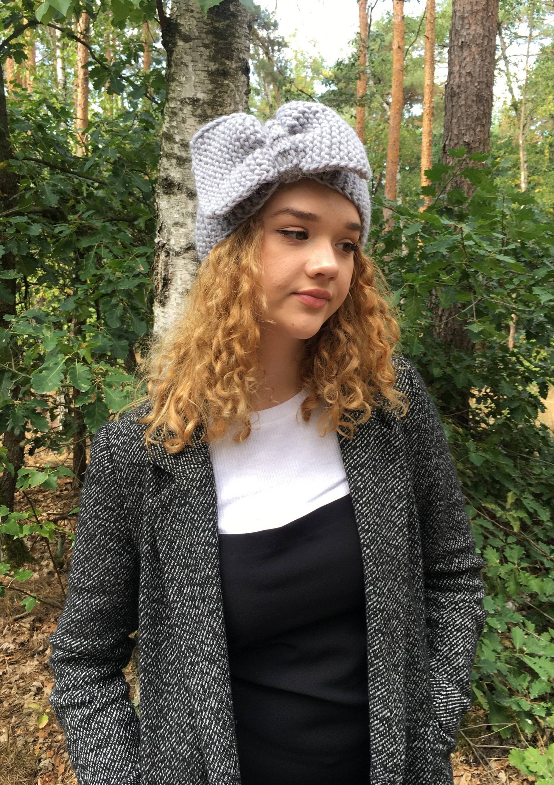 Warm Knitted Merino Wool Turban With Bow von KnittyKnittdesign