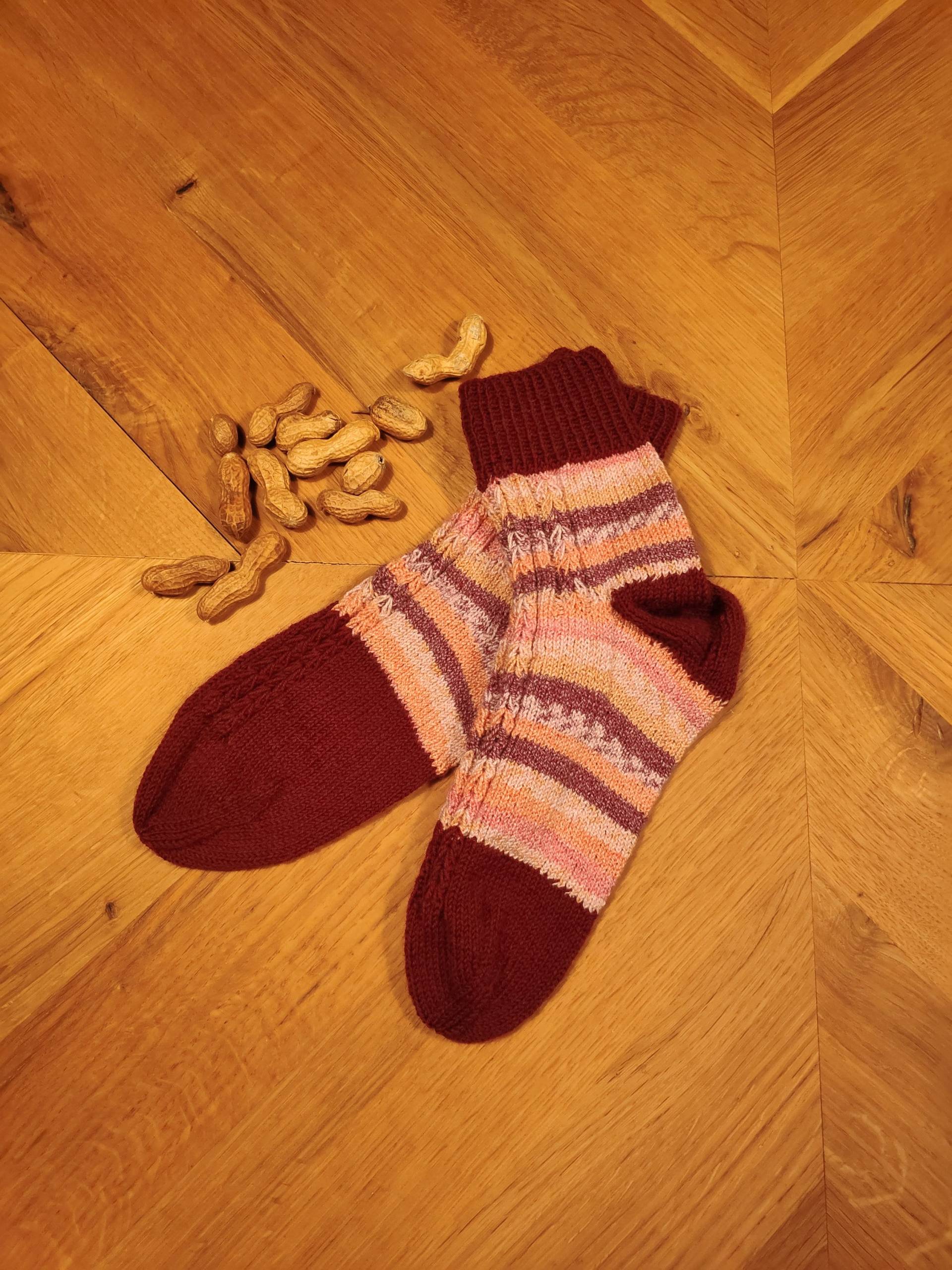 Handgestrickte Socken Größe 37, 38, 39 Handgestrickte Socken Größe 37, 38, 39 von KnitwearByLovers