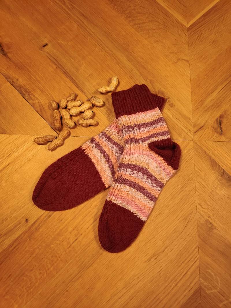 Handgestrickte Socken Größe 37, 38, 39 Handgestrickte Socken Größe 37, 38, 39 von KnitwearByLovers