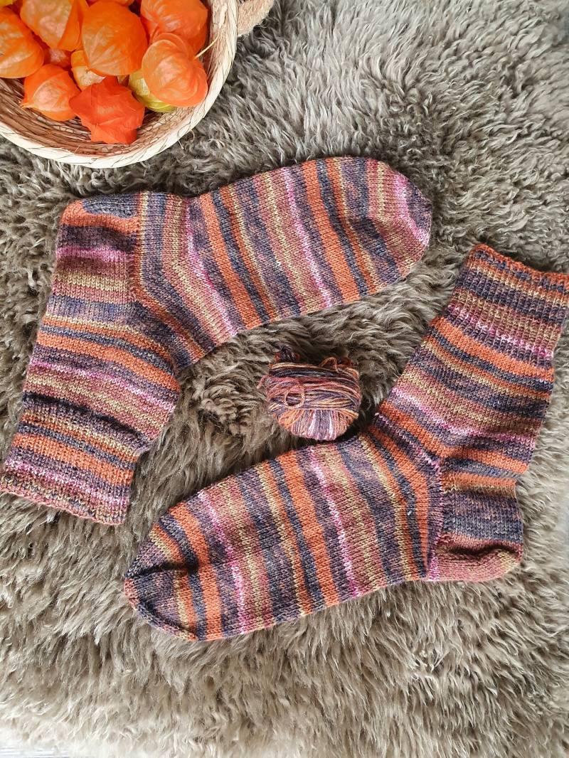 Handgestrickte Socken Größe 43, 44 Handgestrickte Socken Größe 43, 44 von KnitwearByLovers