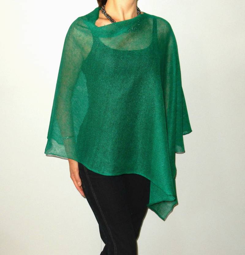 Leinen Poncho, Smaragdgrün, Sommer Shrug, Gestrickter Sommerdeko, Wickeltop, Schultershrug, Hochzeitstuch Frauen, Gestrickter Poncho Damen Leinen Poncho, Smaragdgrün, Sommer Shrug, Gestrickter Sommerdeko, Wickeltop, Schultershrug, Hochzeitstuch Frauen, Gestrickter Poncho Damen von KnitwearMix