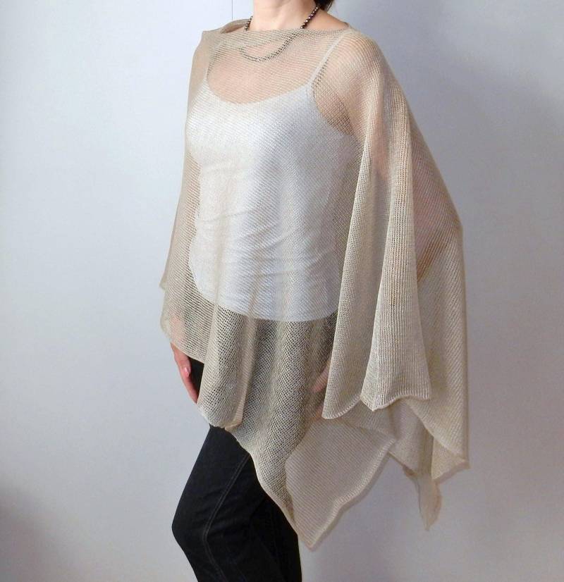 Natur Leinen Poncho Taupe Graues Umhang Grauer Strick Schal Wickel Cape Sommer Cover Up Top Leichter Natur Leinen Poncho Taupe Graues Umhang Grauer Strick Schal Wickel Cape Sommer Cover Up Top Leichter von KnitwearMix