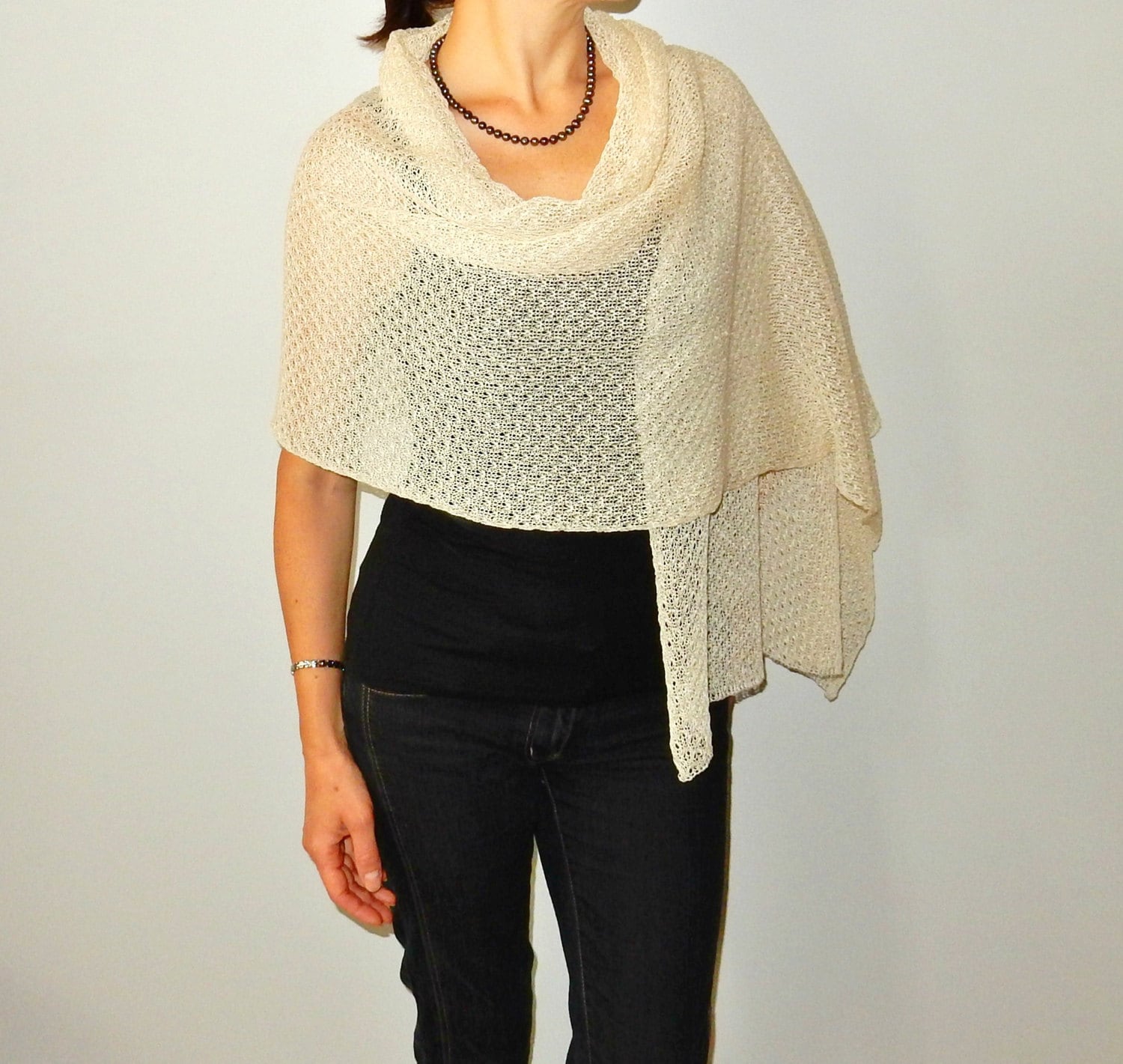 Naturfarbener Leinen Schal/Handgestricktes Dreieckstuch Cremefarbener Damen Halswärmer Weicher von KnitwearMix