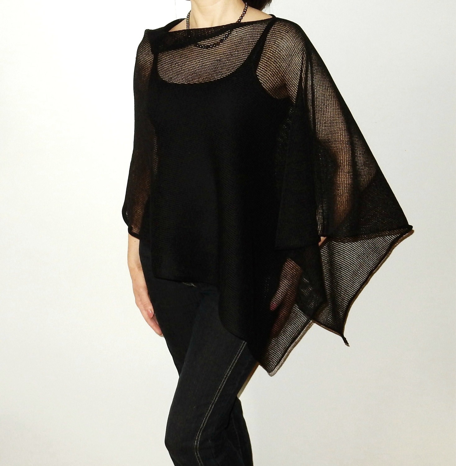 Poncho Schal Schwarz/Damen Schwarzes Gestricktes Dreieckstuch Gothic Sommer Shrug von KnitwearMix