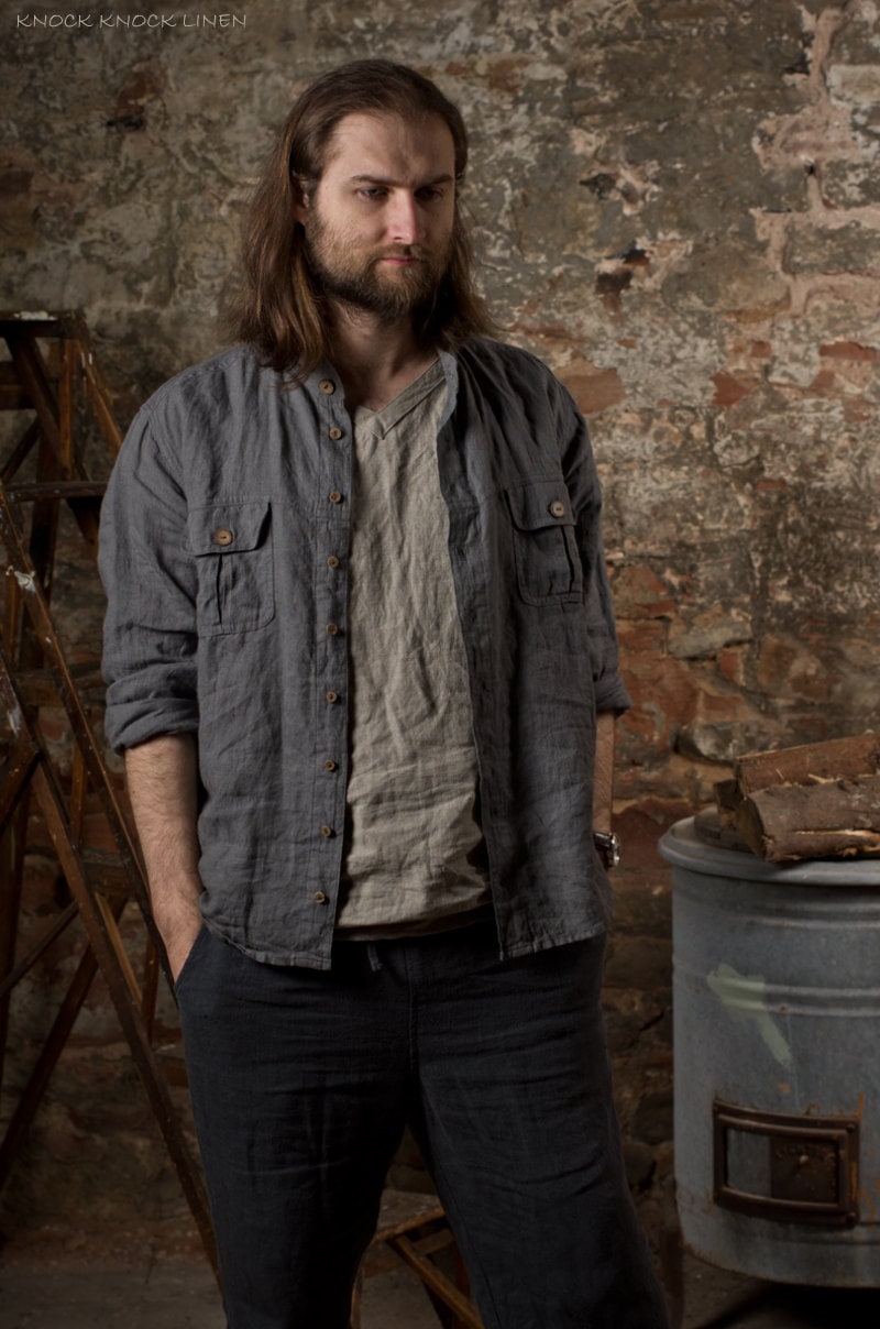 Lässiges Lockeres Herren-Leinenhemd Mit Taschen - Vintage. Ideal Für Seelen, Die Natürliche Einfachheit Schätzen von KnockKnockLinen