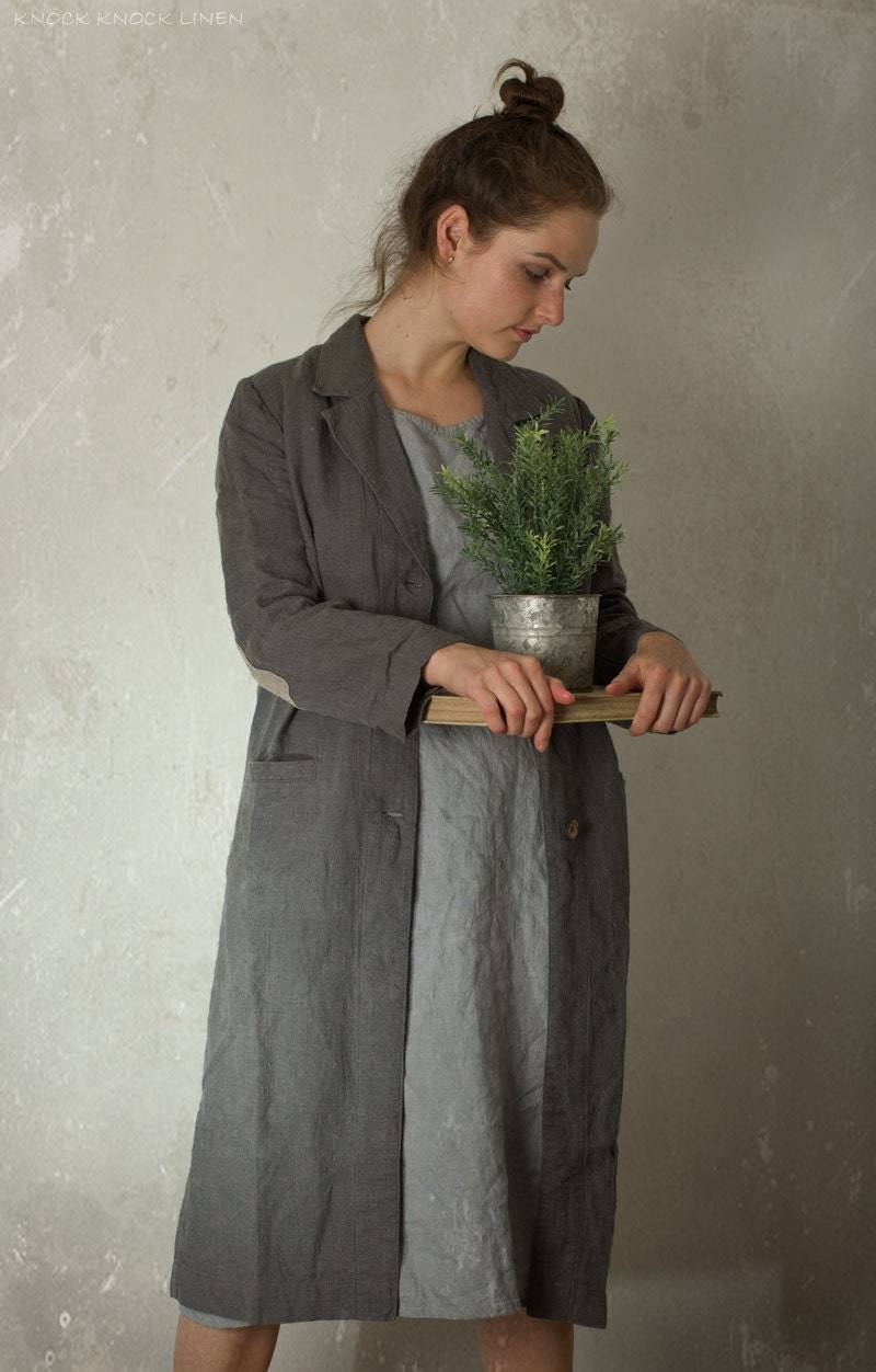 Langer Leinenmantel Mit Kontrastierenden Ellbogenpatches | Boho Freund Jacke Grauer Arbeitsmantel, Ungefüttert von KnockKnockLinen