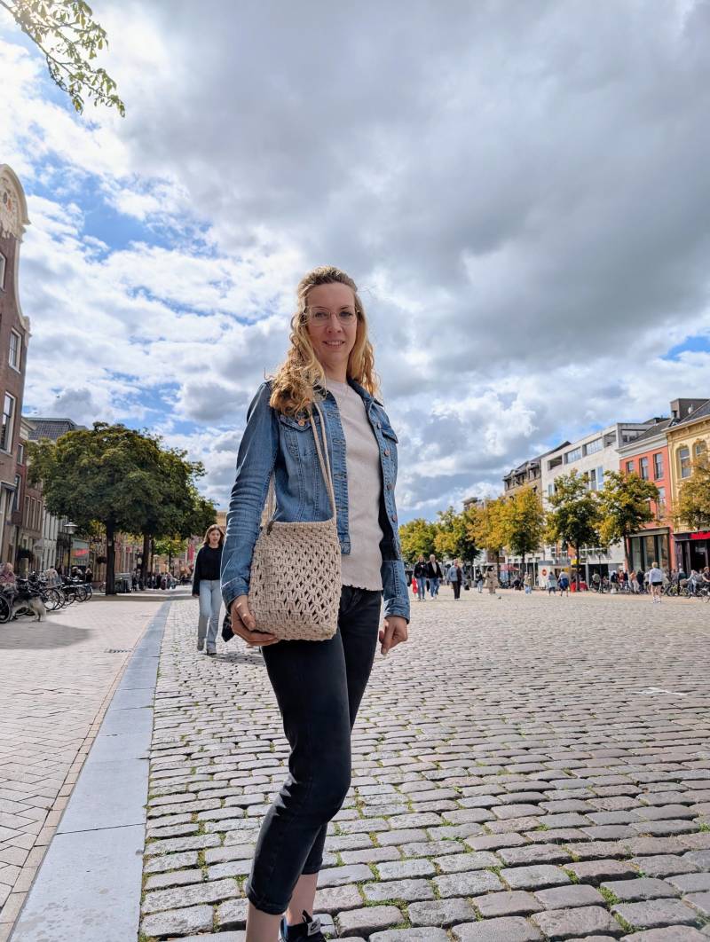 Handgemachte Makramee Tasche, Netztasche Aus Recycelte Baumwolle Von Hello Bobbiny, Farbe Warmbeige, Henkeltasche von Knoeperleni