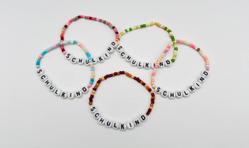 Schulkind-Armband/Einschulungsgeschenk Mit Pastellfarbenen Perlen von KnopfundBlume