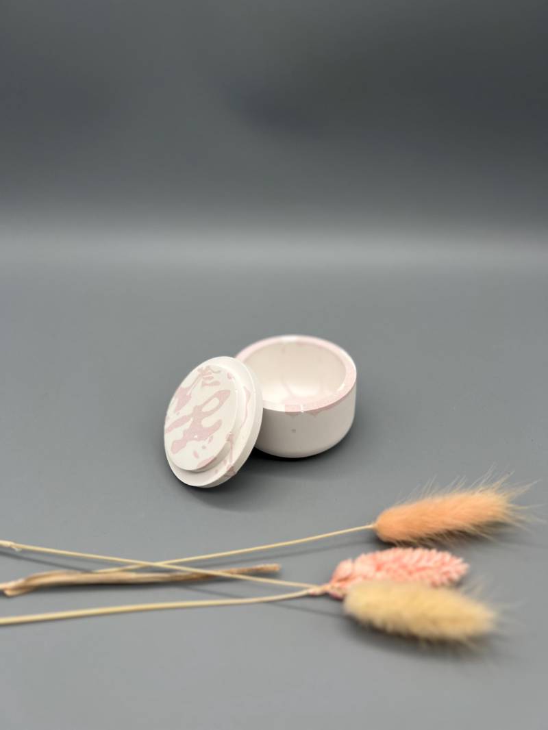 Handgegossene Dose Für Schmuck/Teelichthalter Handgegossene Dose Für Schmuck/Teelichthalter von KnopfundBlume