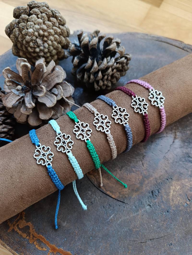 Blumen Makrame Freundschafts Armband Wasserfester Boho Stil von KnorrArtStudio