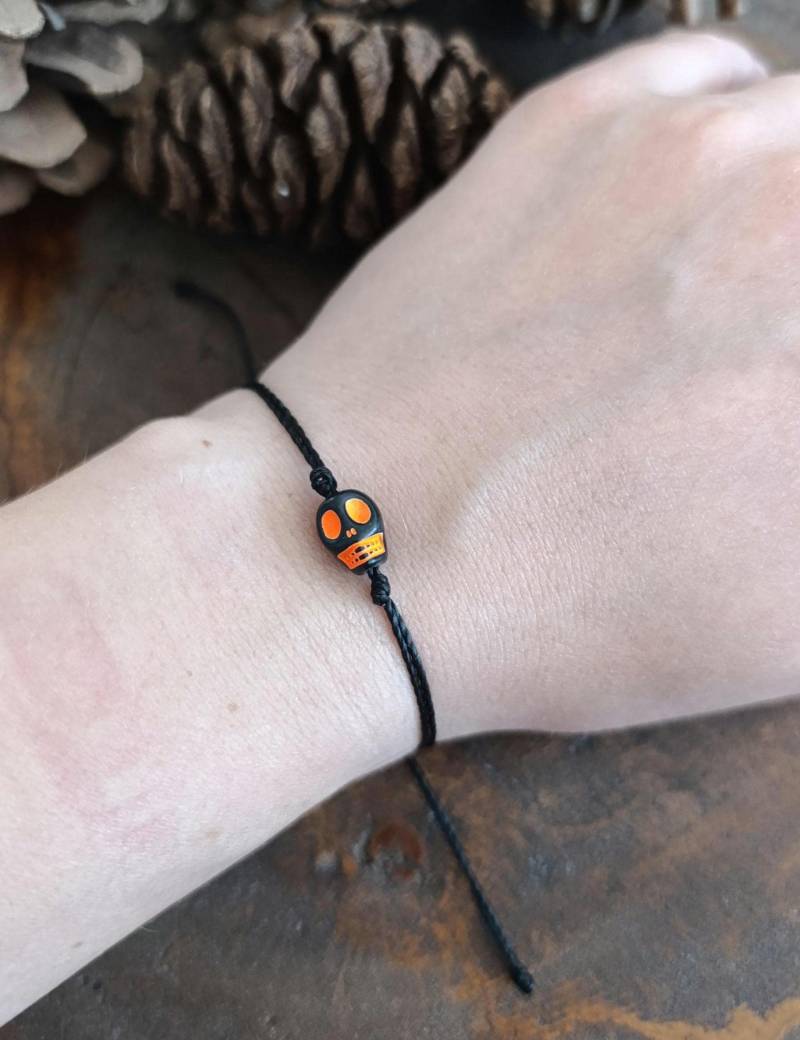 Halloween Schädel Makramee Armband Modeschmuck Halloween Schädel Makramee Armband Modeschmuck von KnorrArtStudio
