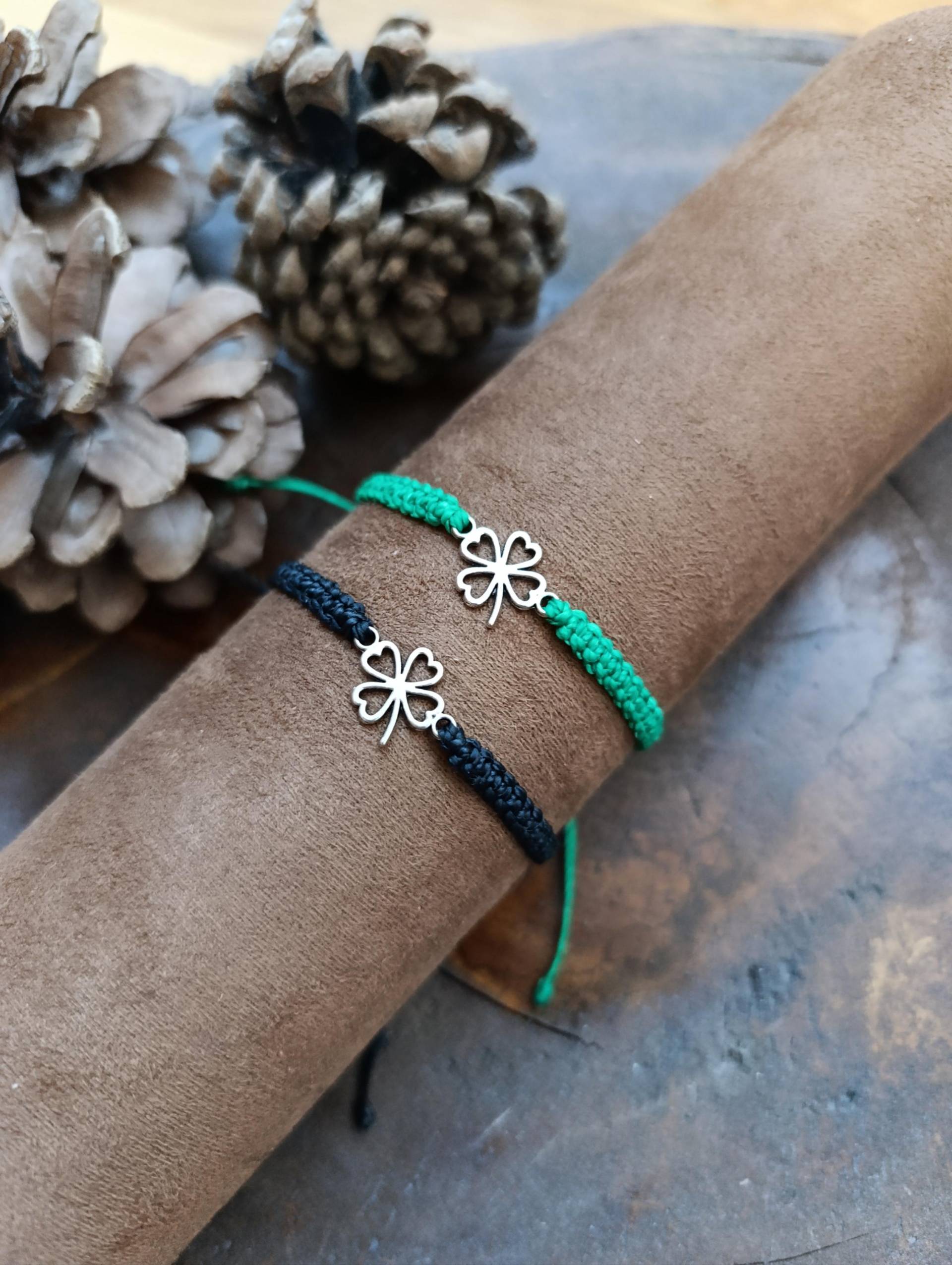 Klee Freundschafts Armband Wasserfest Makramee Boho Geschenk von KnorrArtStudio