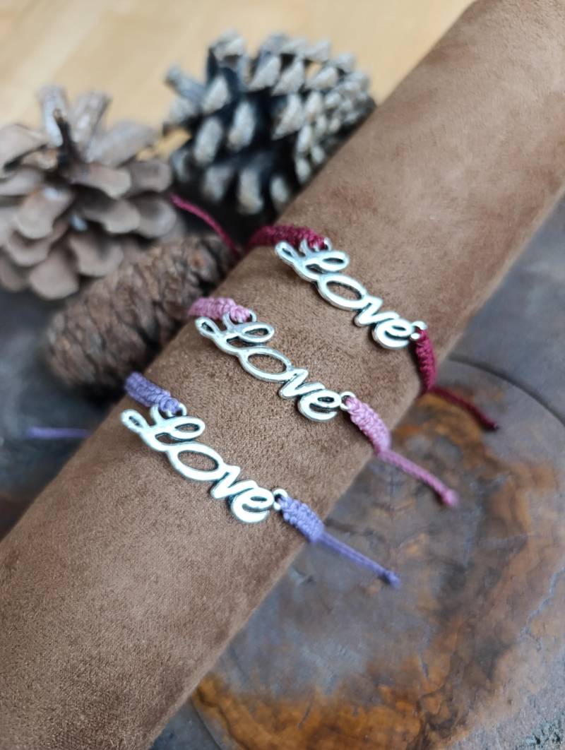 Love Makramee Freundschaftsarmband Wasserfester Boho Style von KnorrArtStudio