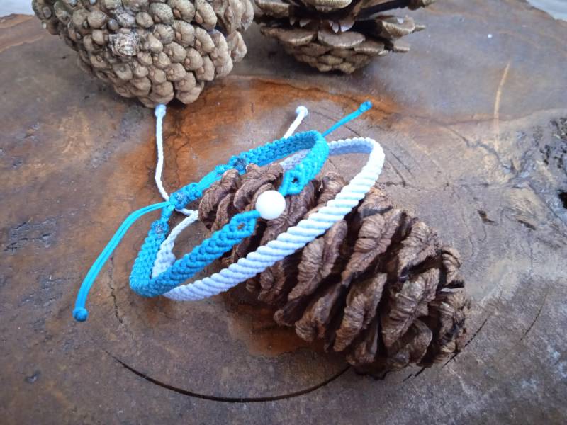Makramee Armband Türkis Blau Set 2 Mit Blauer Achat Perle - Personalisierung Durch Farbe Und Stein von KnorrArtStudio