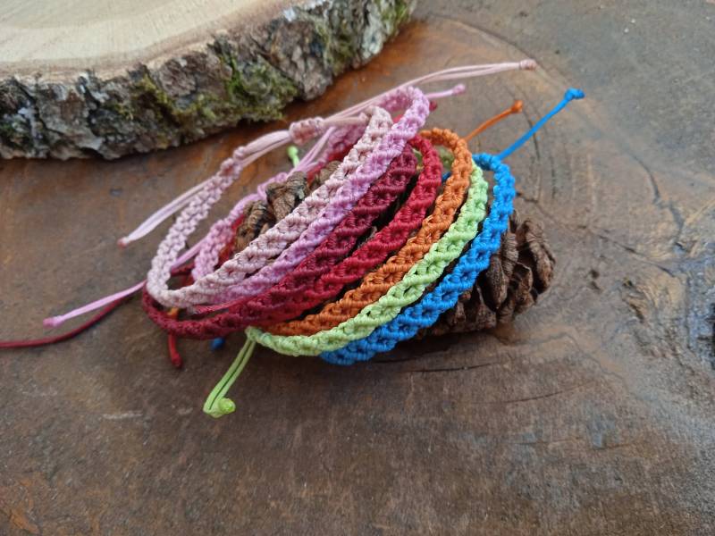 Makramee Freundschaftsarmband Raute Dünn Flach Wasserfest - Geschenk Für Die Beste Freundin Personalisierung Nach Farbe Und Größe Boho Hippie Stil von KnorrArtStudio