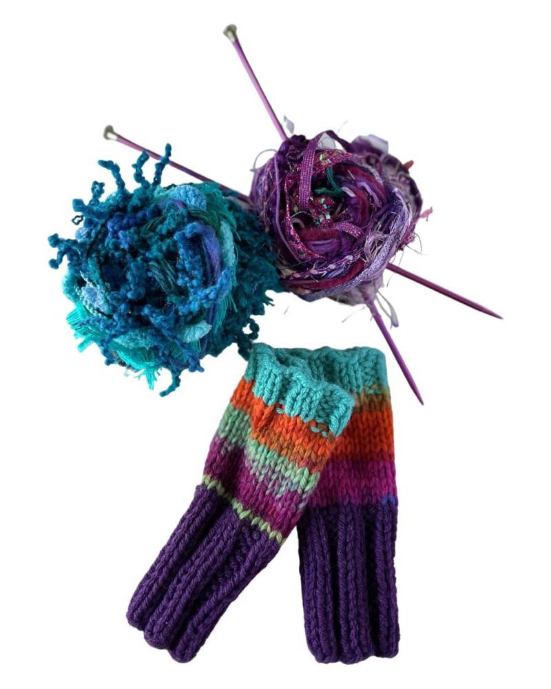 Fäustlinge, Fingerlose Handschuhe, Handwärmer, Bunte Fingerlose Handschuhe-Handgestrickt, Bunte Lila Fäustlinge von KnotJustStyle