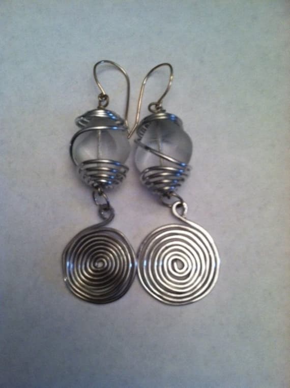 Drahtgewickelt Und Glasperlenohrringe, Drahtohrringe - Wire Wrapped & Glass Bead Earrings Wrappe011 von KnotObsoleteDesign