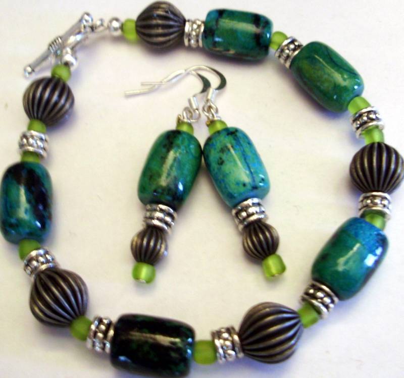 Grünes Stein Armband Und Ohrring Set - Set004 Grünes Stein Armband Und Ohrring Set - Set004 von KnotObsoleteDesign