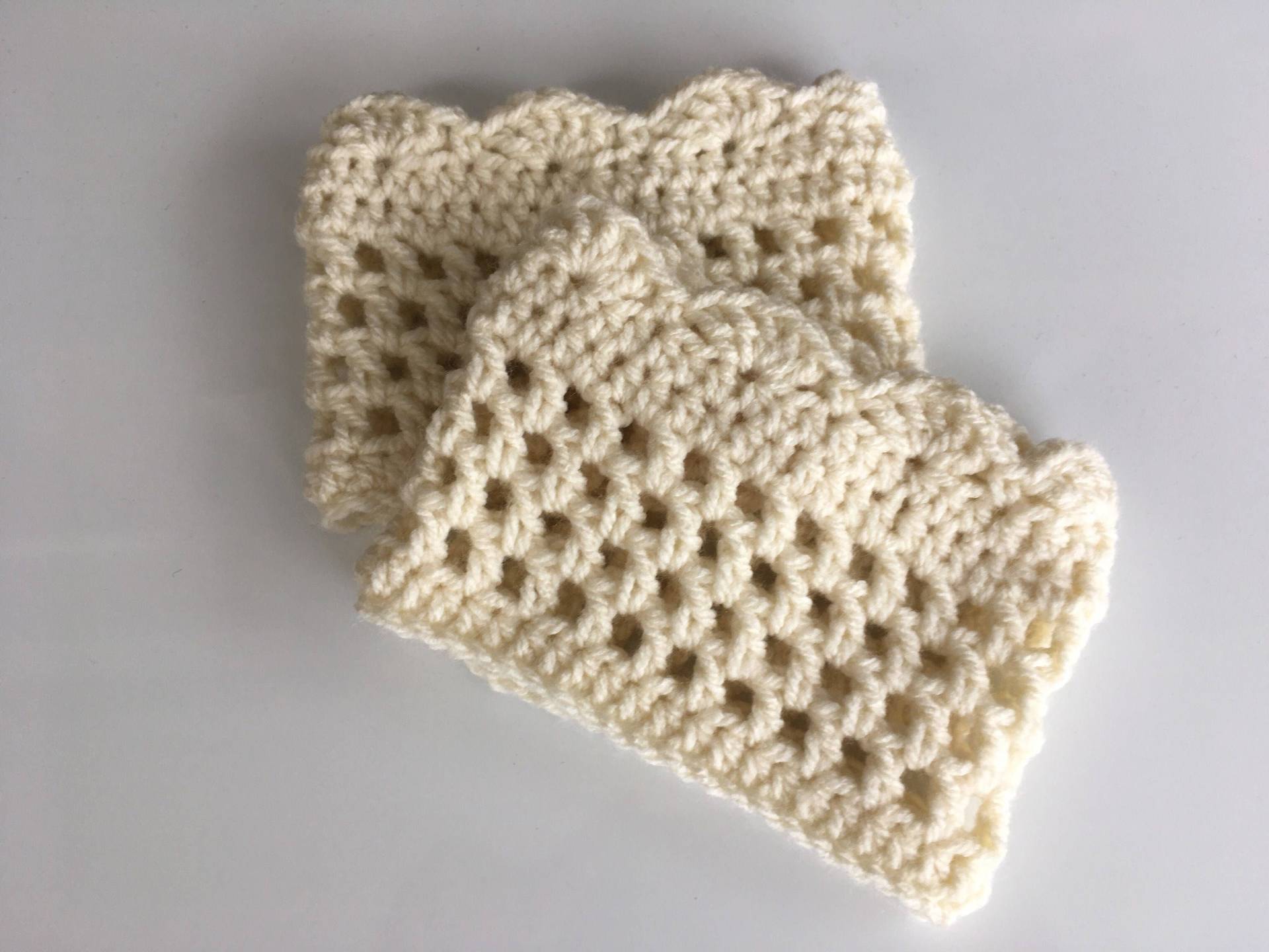 Gehäkelte Boot-Manschetten - Elfenbein von KnotOffTheHook