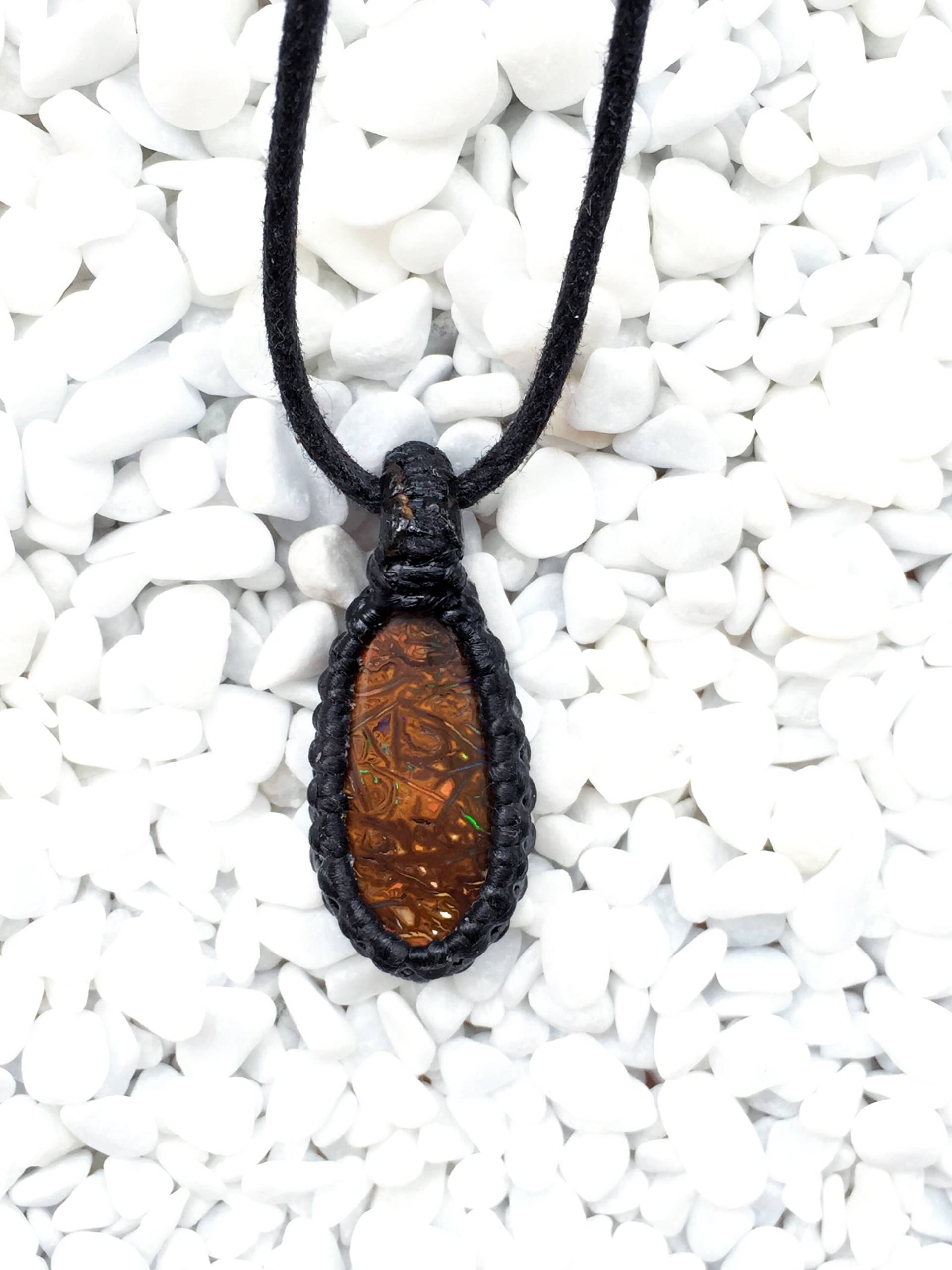 Boulder Opal Anhänger, Makramee Anhänger Boulder Opal Anhänger, Makramee Anhänger von KnotRocks2