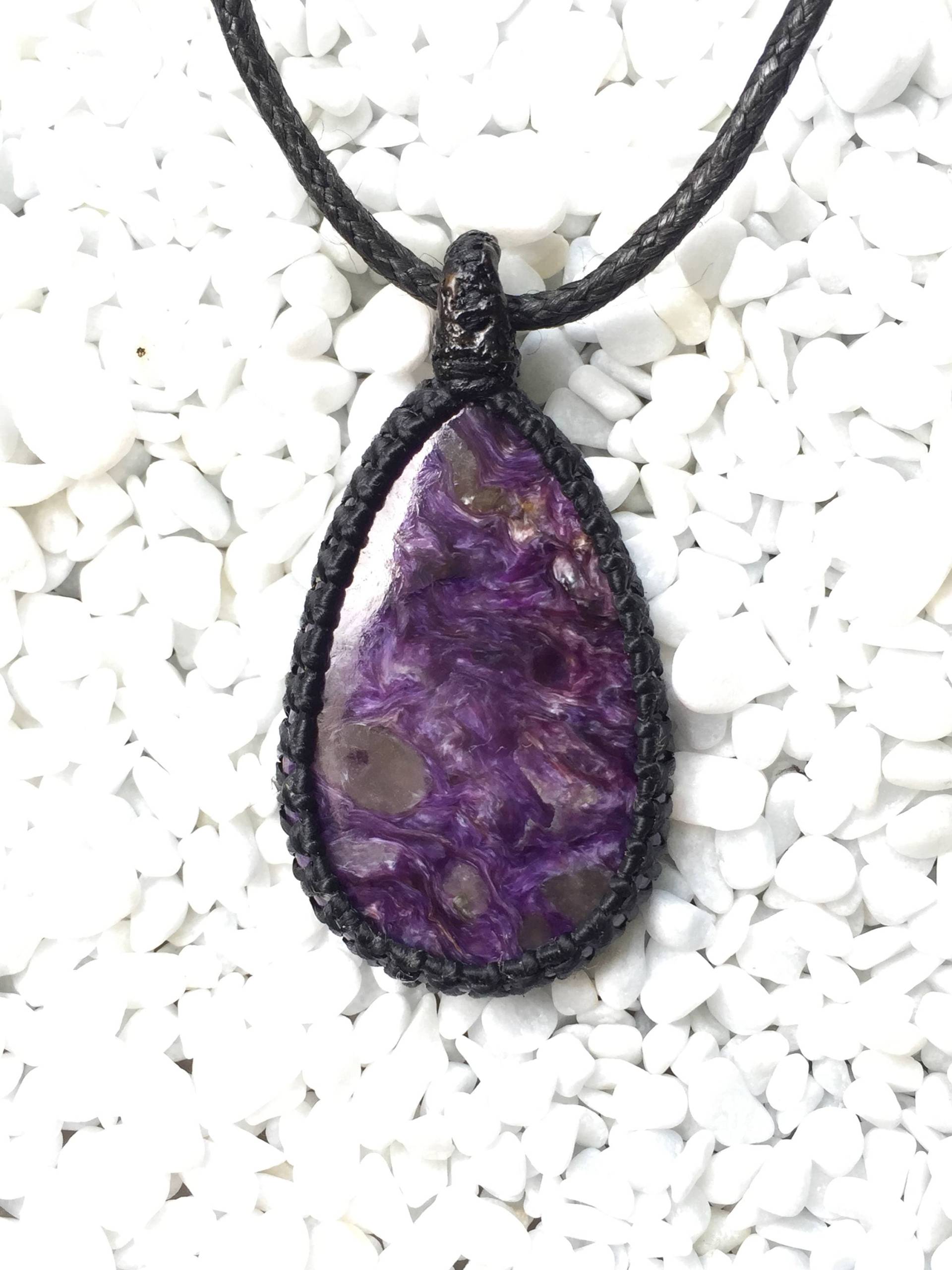 Lila Charoite Makramee Anhänger, Anhänger Lila Charoite Makramee Anhänger, Anhänger von KnotRocks2