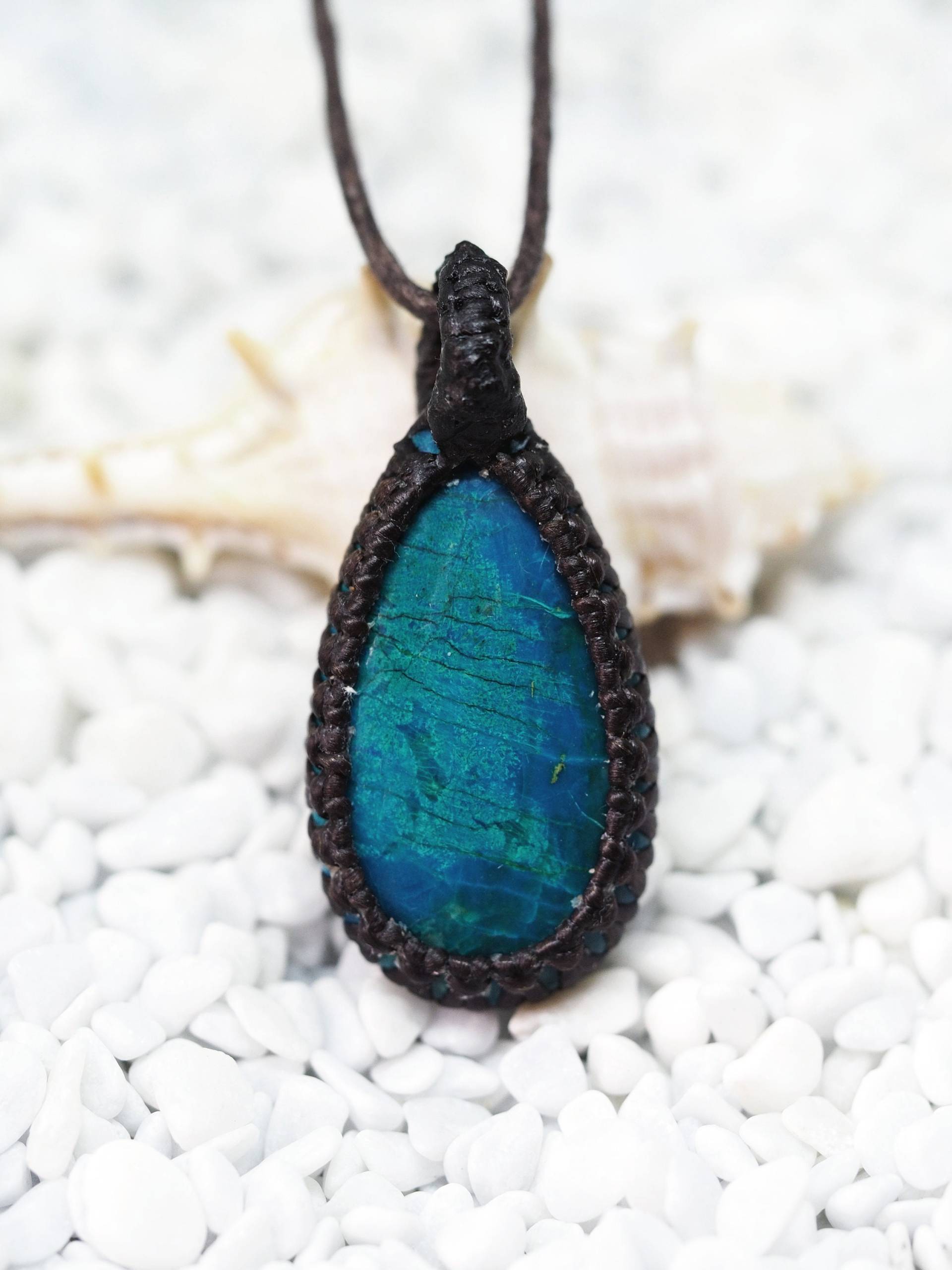 Teardrop Chrysokoll Makramee Anhänger Teardrop Chrysokoll Makramee Anhänger von KnotRocks2
