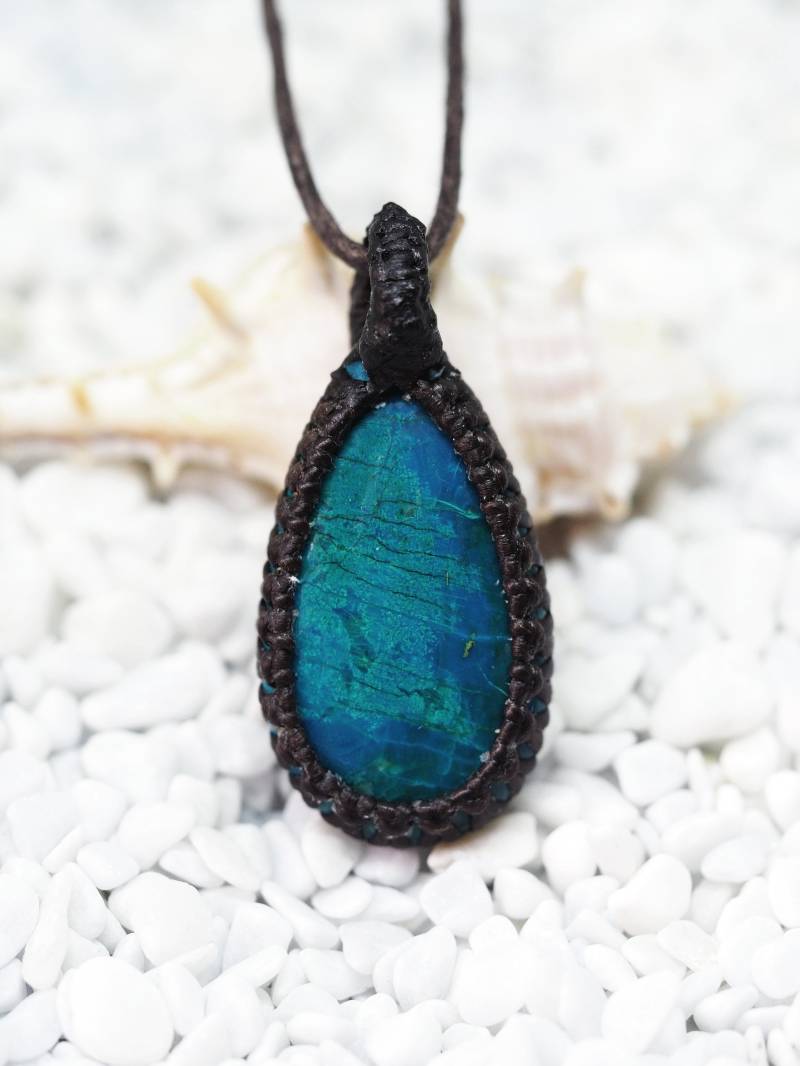 Teardrop Chrysokoll Makramee Anhänger Teardrop Chrysokoll Makramee Anhänger von KnotRocks2