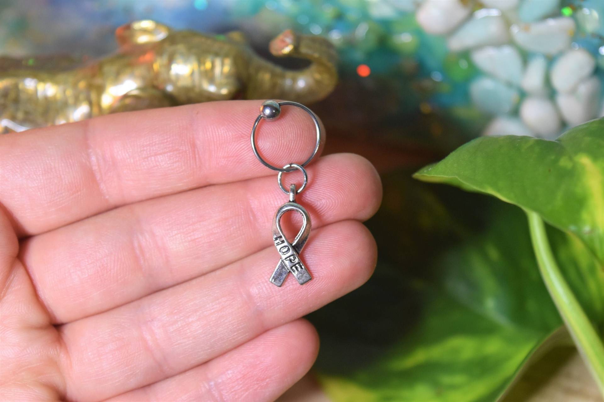 20G Hope Ribbon Knorpelohrring, Benutzerdefinierte Ohrring, Charm, Charm Ring Studs, Piercings, Spring Shopping 20G Hope Ribbon Knorpelohrring, Benutzerdefinierte Ohrring, Charm, Charm Ring Studs, Piercings, Spring Shopping von KnotTreasuresJewelry