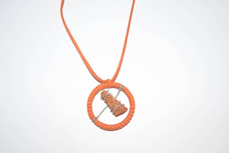 Braune Kristallhalskette, Wildlederschmuck, Halskette, Verstellbare Hanfschnüre, Hanfschmuck, Frühlingsshopping von KnotTreasuresJewelry