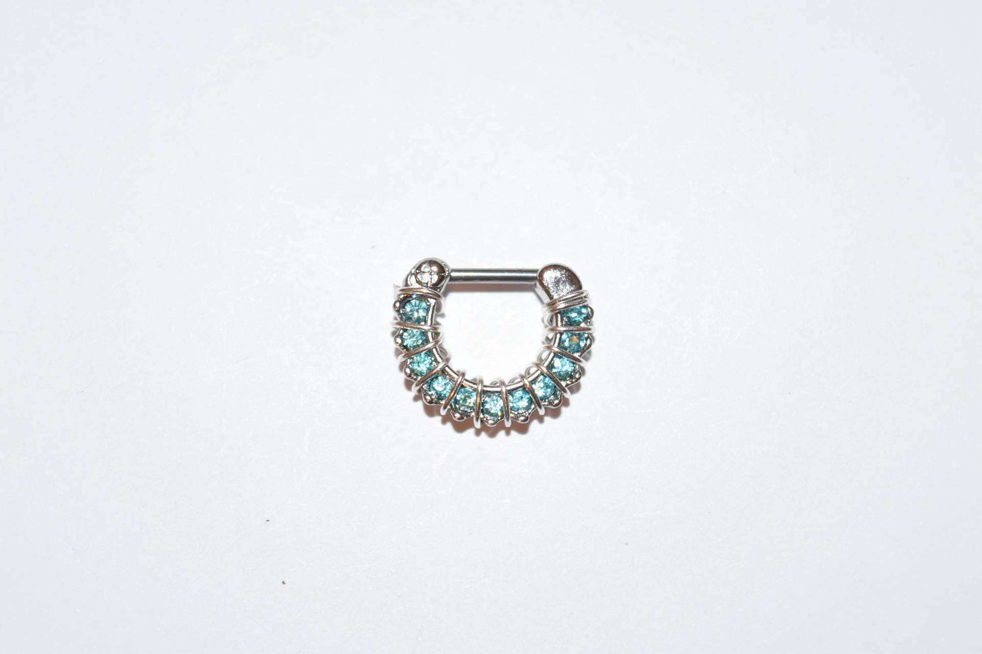 Draht Gewickelt Blau Edelstein Gepflastert 316L Chirurgenstahl Septum Clicker Ring, Ringe, Nasenringe, Nasenpiercings, Spring Shopping Draht Gewickelt Blau Edelstein Gepflastert 316L Chirurgenstahl Septum Clicker Ring, Ringe, Nasenringe, Nasenpiercings, Spring Shopping von KnotTreasuresJewelry