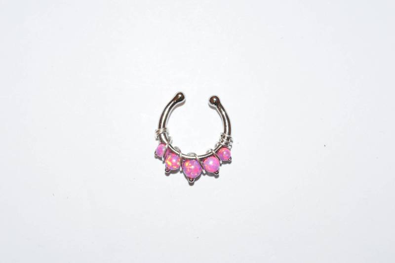 Draht Gewickelt Fake Pink Opal Fünf Paved Runde 316L Chirurgenstahl Septum Aufhänger, Nasenring, Piercings, Spring Shopping von KnotTreasuresJewelry