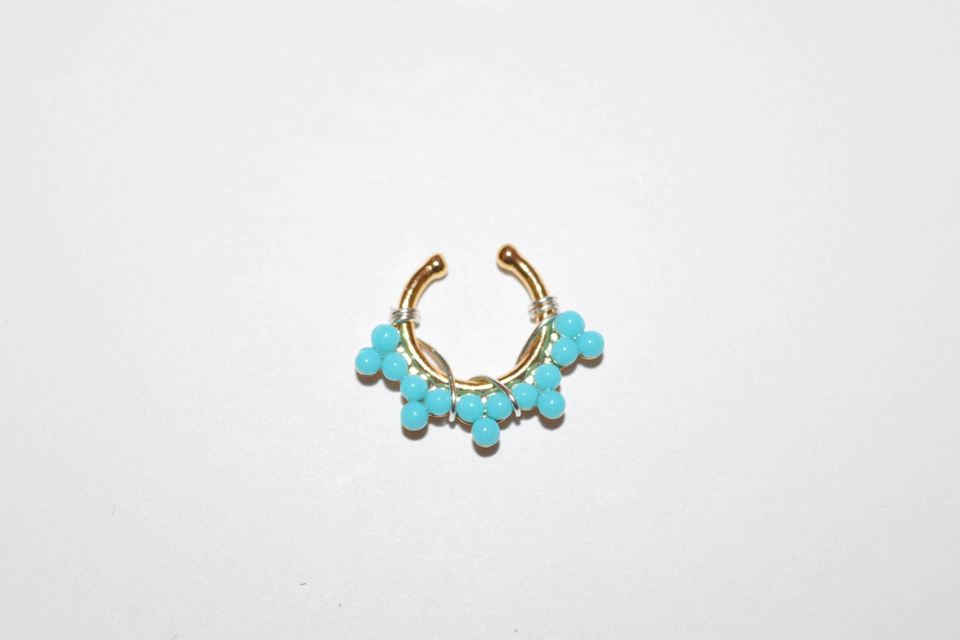 Draht Gewickelt Gold Doppelt Gefüttert Türkis Farbe Perlen Nicht-Piercing Septum Aufhänger, Fake Ringe, Spring Shopping Draht Gewickelt Gold Doppelt Gefüttert Türkis Farbe Perlen Nicht-Piercing Septum Aufhänger, Fake Ringe, Spring Shopping von KnotTreasuresJewelry