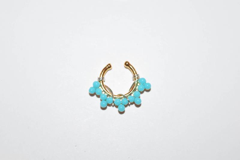 Draht Gewickelt Gold Doppelt Gefüttert Türkis Farbe Perlen Nicht-Piercing Septum Aufhänger, Fake Ringe, Spring Shopping von KnotTreasuresJewelry