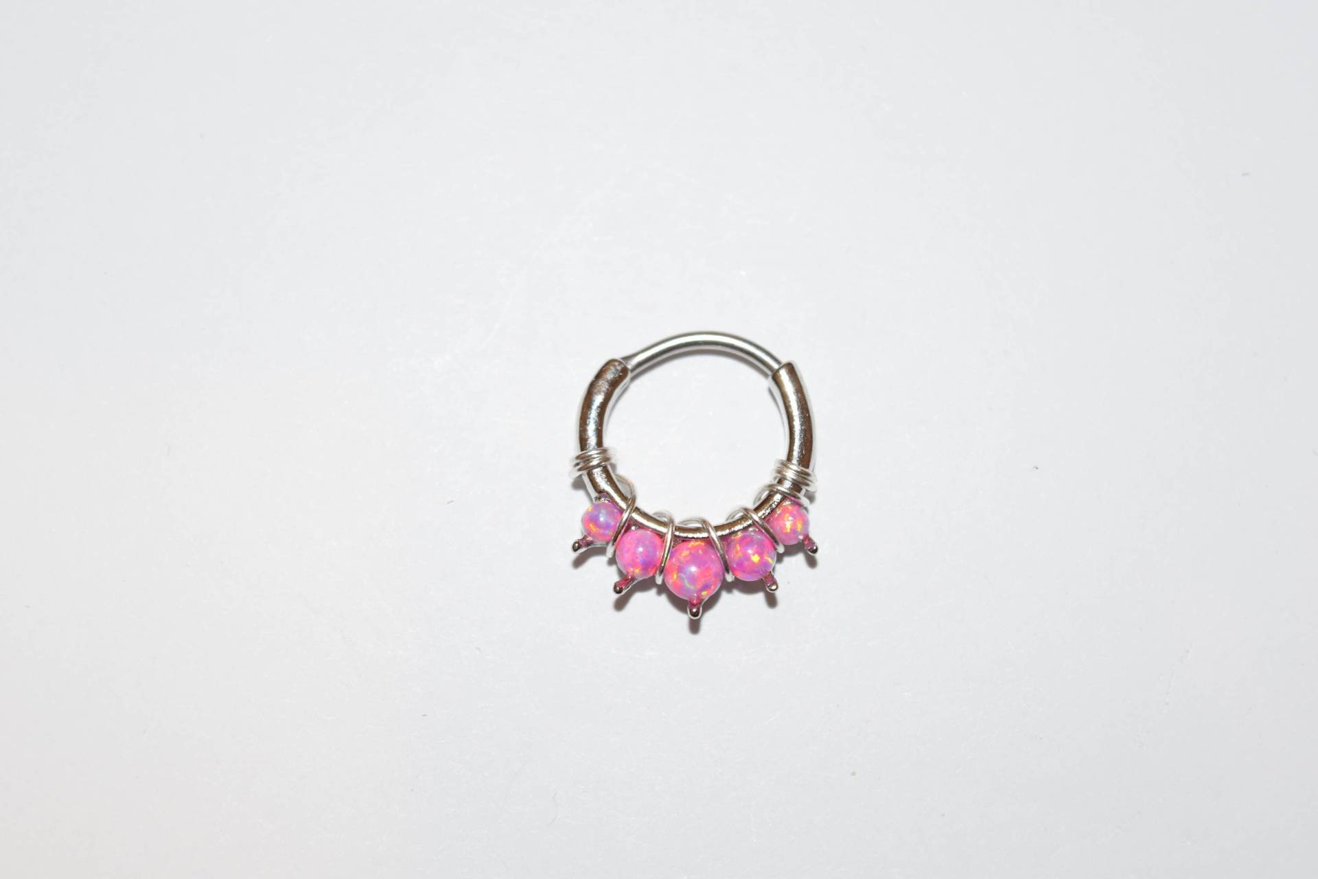Draht Gewickelt Rosa Opal Fünf Paved Runde 316L Chirurgenstahl Septum Aufhänger, Nasenring, Piercings, Frühlingsshopping Draht Gewickelt Rosa Opal Fünf Paved Runde 316L Chirurgenstahl Septum Aufhänger, Nasenring, Piercings, Frühlingsshopping von KnotTreasuresJewelry