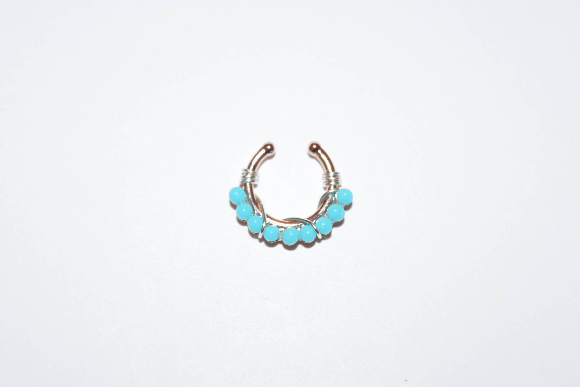Draht Gewickelt Rose Gold Single Lined Türkis Farbe Perlen Nicht-Piercing Septum Aufhänger, Fake Ringe, Spring Shopping Draht Gewickelt Rose Gold Single Lined Türkis Farbe Perlen Nicht-Piercing Septum Aufhänger, Fake Ringe, Spring Shopping von KnotTreasuresJewelry