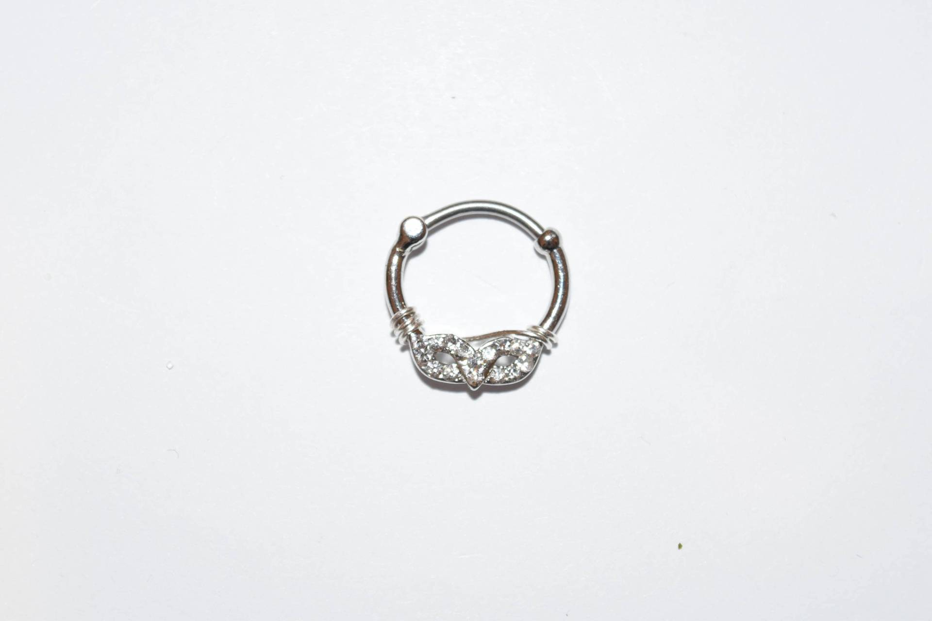 Draht Gewickelt Silber Masquerade Maske Mit Edelstein Gold Ip 316L Chirurgenstahl Runde Septum Clicker, Nasenring, Piercings, Spring Shopping Draht Gewickelt Silber Masquerade Maske Mit Edelstein Gold Ip 316L Chirurgenstahl Runde Septum Clicker, Nasenring, Piercings, Spring Shopping von KnotTreasuresJewelry