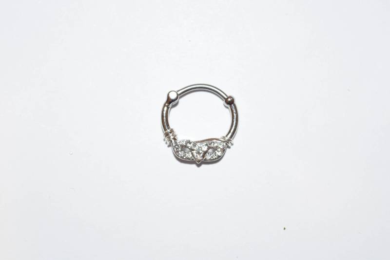 Draht Gewickelt Silber Masquerade Maske Mit Edelstein Gold Ip 316L Chirurgenstahl Runde Septum Clicker, Nasenring, Piercings, Spring Shopping von KnotTreasuresJewelry