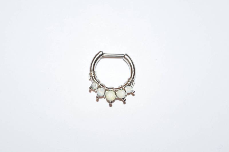 Draht Gewickelt Weiß Fünf Zacken Opalite 316L Chirurgenstahl Septum Clicker Ring, Nasenring, Piercings, Frühling Shopping von KnotTreasuresJewelry