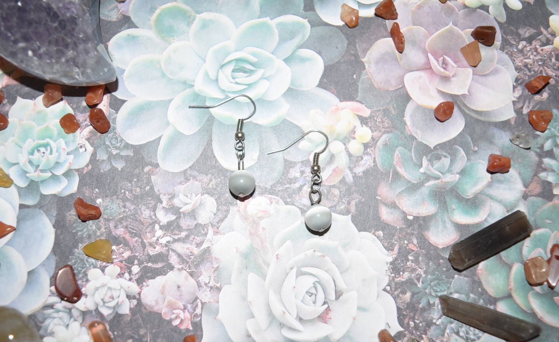 Graue Perlen Ohrringe, Grauer Schmuck, Ohrschmuck, Perlen, Piercings - Statement Hippie Spring Shopping Graue Perlen Ohrringe, Grauer Schmuck, Ohrschmuck, Perlen, Piercings - Statement Hippie Spring Shopping von KnotTreasuresJewelry