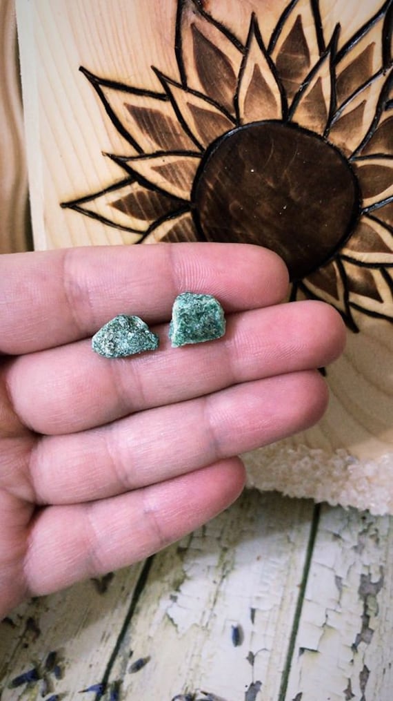 Grünquarz Kristall Ohrstecker , Ohrringe, Ohrstecker, Kristalle, Steine, Crystal Stud, Spring Shopping Grünquarz Kristall Ohrstecker , Ohrringe, Ohrstecker, Kristalle, Steine, Crystal Stud, Spring Shopping von KnotTreasuresJewelry