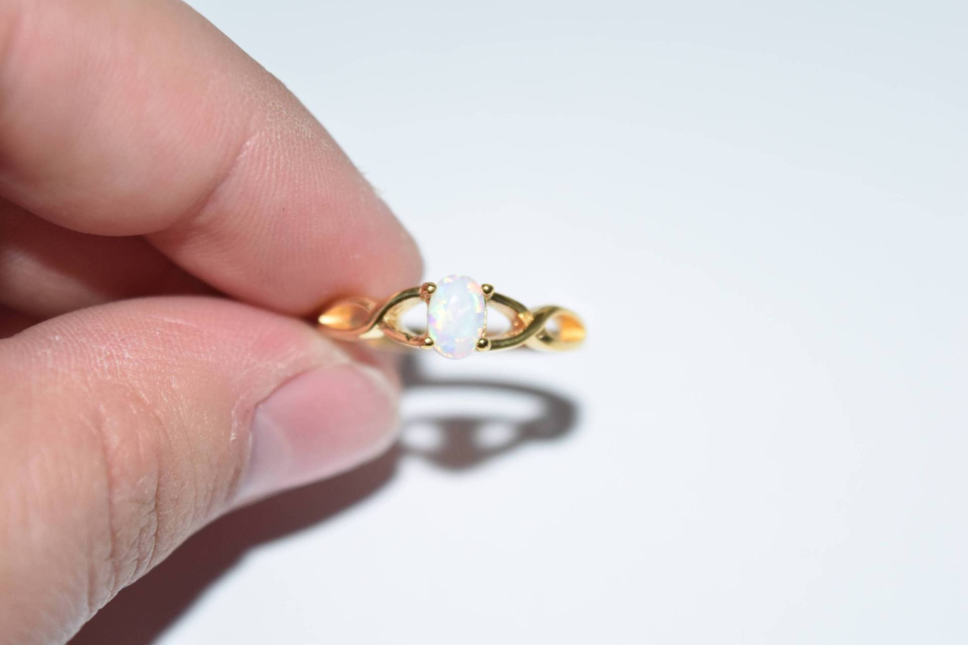 Oval Opal Set Goldguss Ip Edelstahlring, Federeinkauf Oval Opal Set Goldguss Ip Edelstahlring, Federeinkauf von KnotTreasuresJewelry