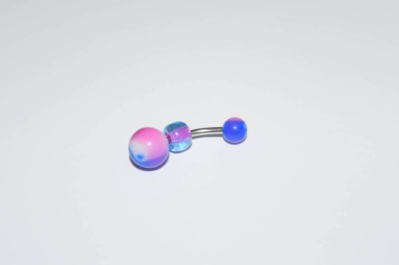 Ying Yang Blau Und Rosa Perlen Einfache Bauch Ring, Nabel Piercings, Belly Hoop, Bauchnabelpiercings, Perlen, Spring Shopping von KnotTreasuresJewelry